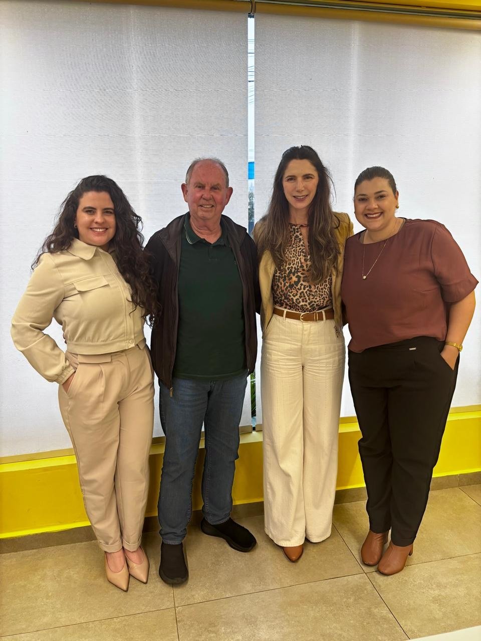 Representantes do Foro Metropolitano e do SESI reunidos em Itajaí