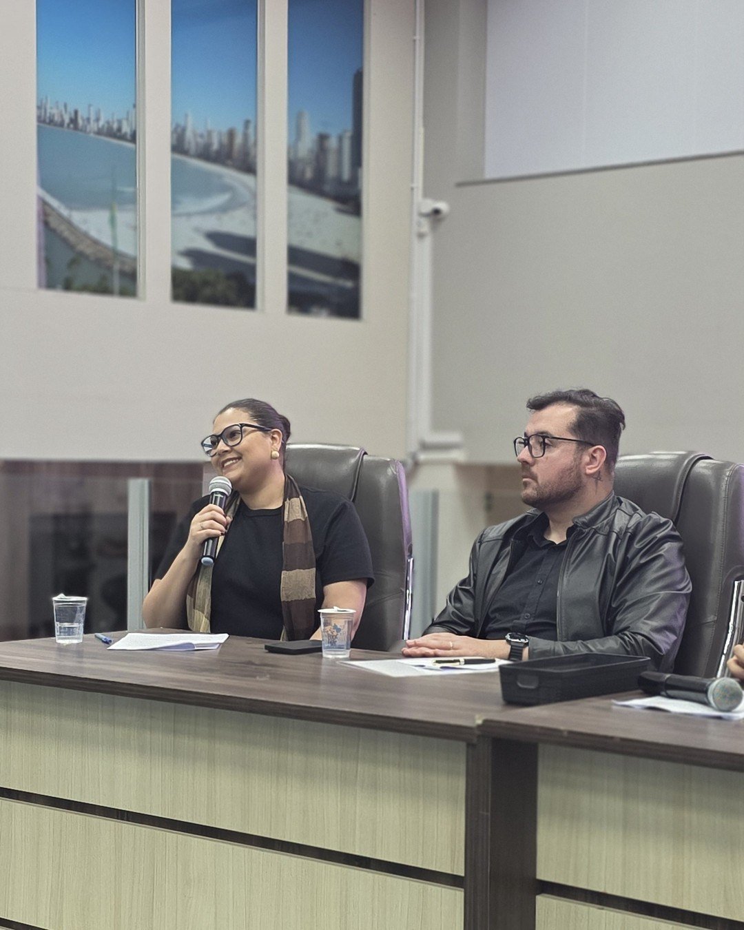 Mesa da reunião pública sobre transporte coletivo intermunicipal na Câmara de Vereadores de Balneário Camboriú